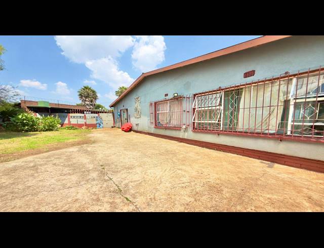 3 BEDROOM FREEHOLD FOR SALE IN MINNEBRON
